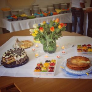 Selbstgemachte Kuchen von den Gästen fürs Hochzeits- Buffet