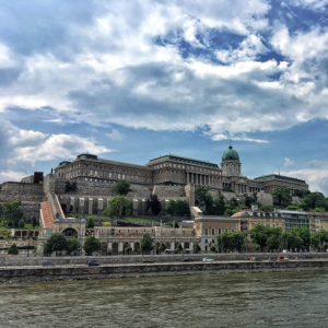 Budapest von weitem mit charismatischer Skyline und tollem Flair