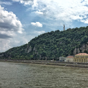Budapest von weitem mit charismatischer Skyline und tollem Flair