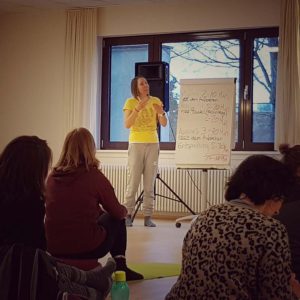 Unsere Kursleitung Gauri im Yoga Vidya Bad Meinberg